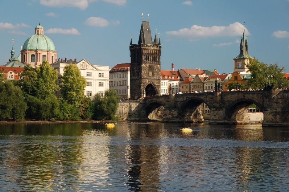 Особливості імміграції в Чехію для громадян України - етапи, поради та інструкції від Prague Education Center - 1