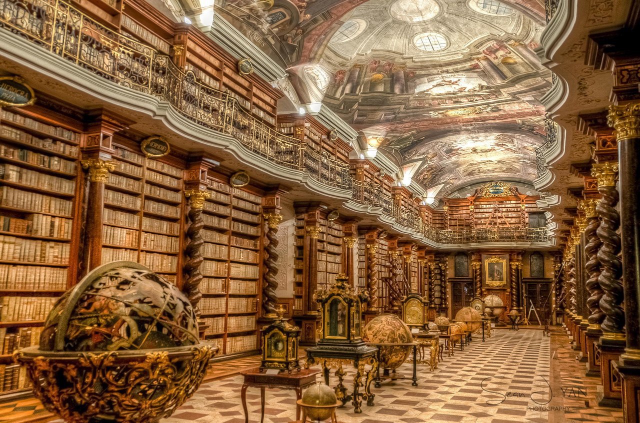 Клементинум — комплекс барочных зданий бывшего иезуитского коллегиума, который в настоящее время занимает Национальная библиотека Чешской Республики