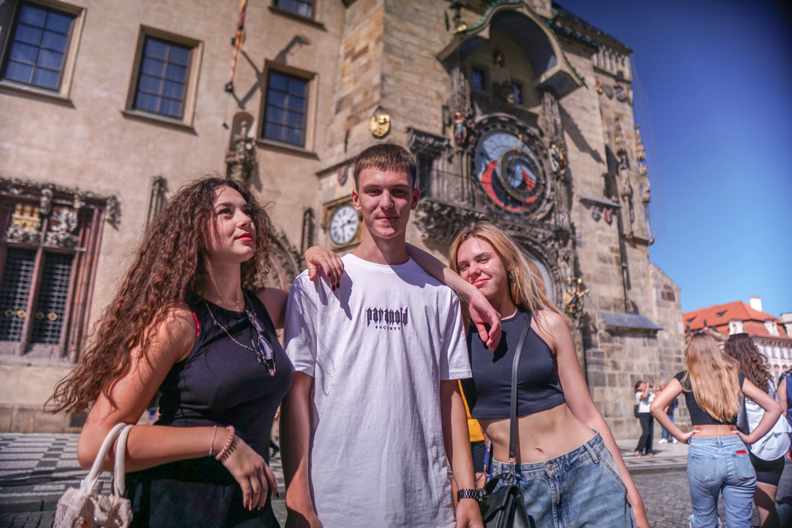 студенты на главной площади в Чешской Республике