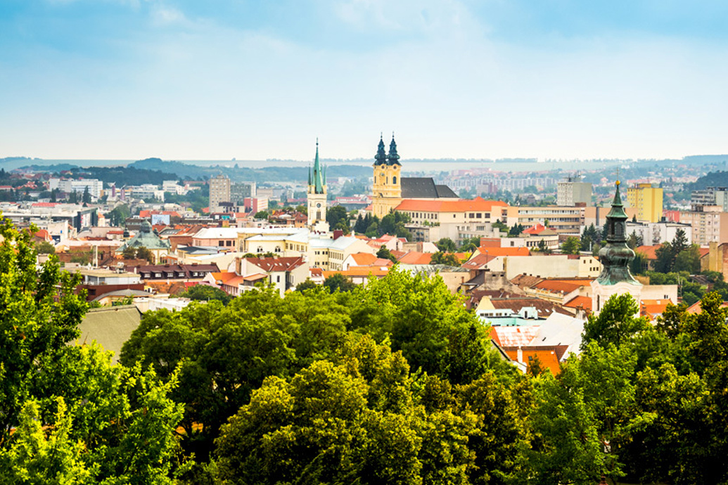 Нитра — шестой по величине словацкий город с немалым количеством старинных церквей и исторической застройки