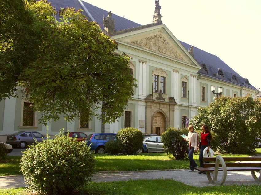 Палацкий является старейшим университетом в Моравии и вторым по времени создания в ЧР