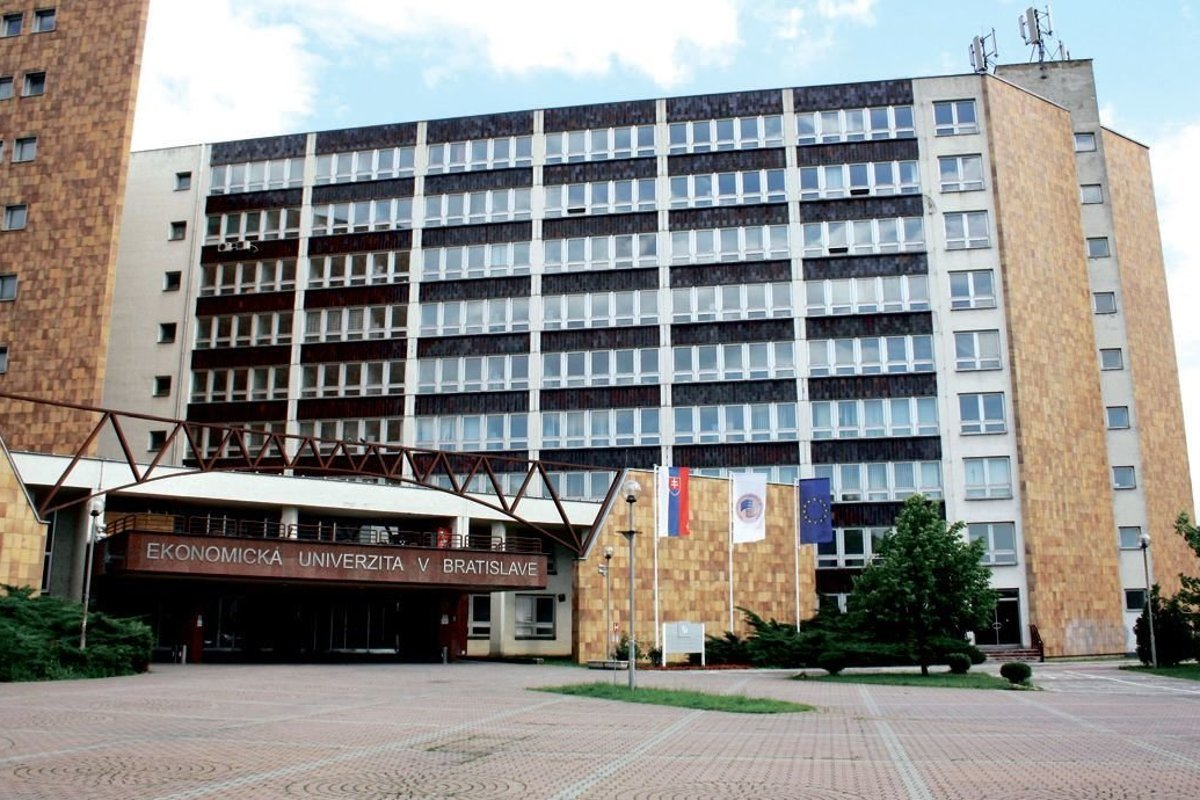 Экономический университет в Братиславе