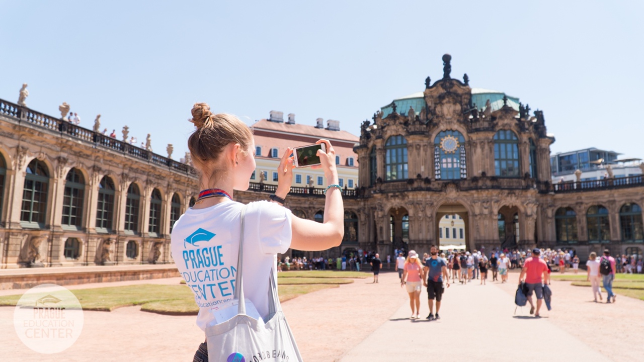 Студенти, які навчаються на курсах чеської мови, можуть подорожувати до інших європейських міст